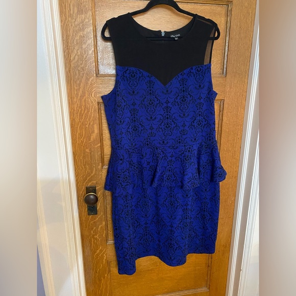 City Chic peplum dress with textured damask print - Picture 1 of 6